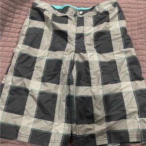 Tony Hawk shorts dark grey with light grey squares. Size kids 18